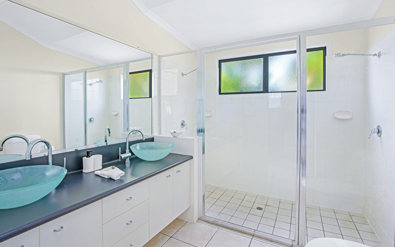 TCB-villas-main-bathroom